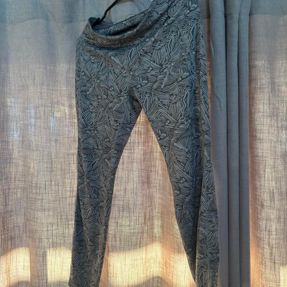 Patagonia grey leggings with unique